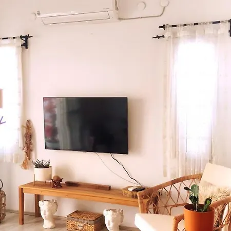 Central, Stylish, 2br, 2bathr, Fast Wifi, Fr-parking, Terrace & Garden ボドルム