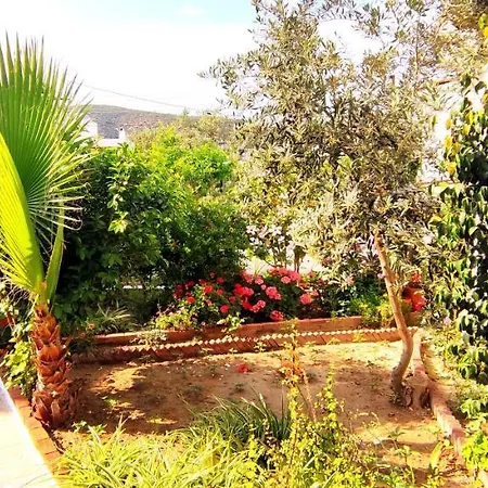 Central, Stylish, 2br, 2bathr, Fast Wifi, Fr-parking, Terrace & Garden ヴィラ