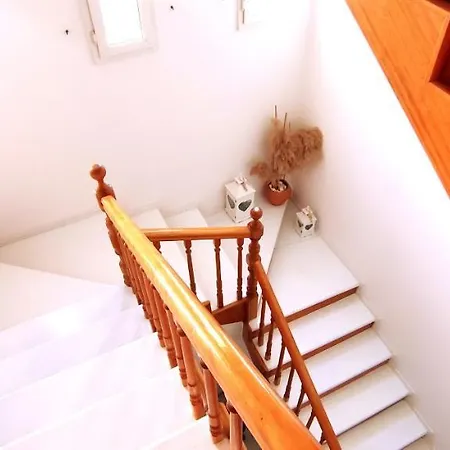 Central, Stylish, 2br, 2bathr, Fast Wifi, Fr-parking, Terrace & Garden