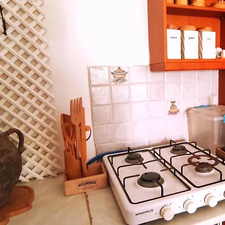 Villa Central, Stylish, 2br, 2bathr, Fast Wifi, Fr-parking, Terrace & Garden