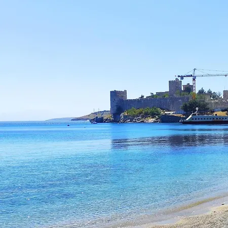 Central, Stylish, 2br, 2bathr, Fast Wifi, Fr-parking, Terrace & Garden Vila Bodrum