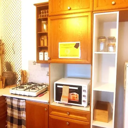 Central, Stylish, 2br, 2bathr, Fast Wifi, Fr-parking, Terrace & Garden *